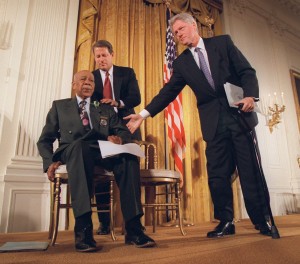 Shaw with President Clinton and Vice President Al Gore during Clinton's 1997 apology to the black men whose syphilis went untreated by government doctors. [AP Photo]